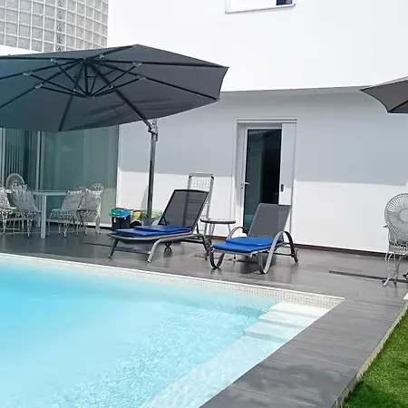 Independent With Pool At Casa Reflexos Couette-café